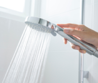 【知らなきゃやばい】シャワーヘッドの水漏れの原因と改善点とは？ 自分で交換する方法も解説！