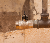 【解決ガイド】水道管が破裂した際の対処法や修理費用の相場についてご紹介！