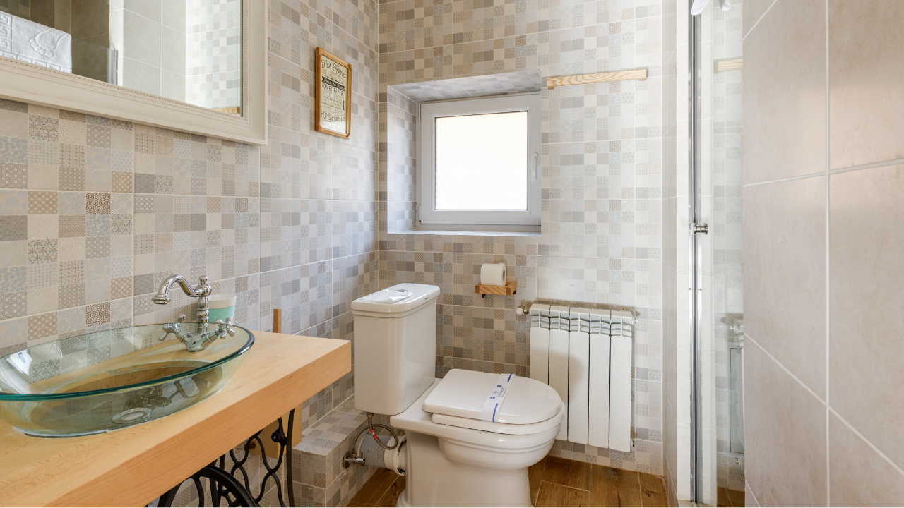 【トイレの臭いを根本から解消！】放置すると危険なケースも紹介