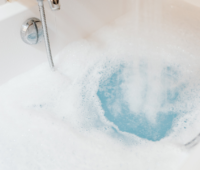 【専門家が解説】お風呂の水垢を落とす掃除方法や予防法とは？